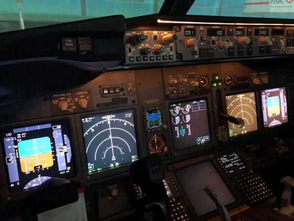 simhall 737