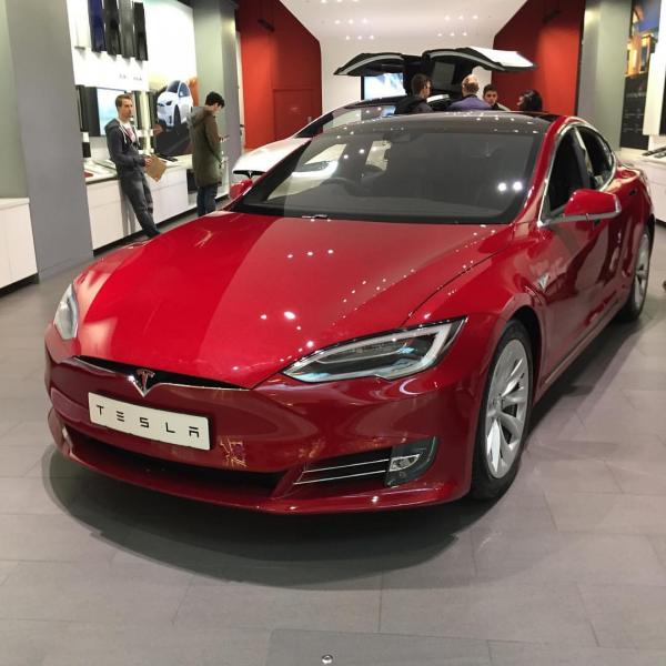 Tesla Model S, Westfield London